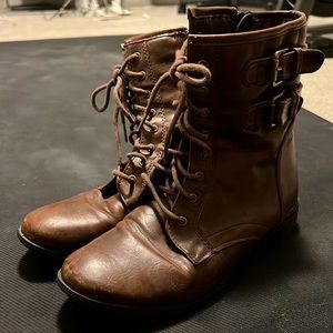 Combat boots